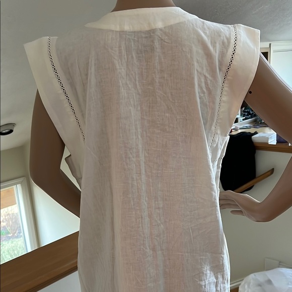 Elegant White Sleeveless Dress - Picture 6 of 8